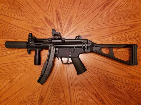 The receivers are made of stamped steel sheets, the Hop-Up chamber is made of ZnAl and the adjustment is done with a slider, which is accessed after opening the ejection port. . Battle steel mp5 mount